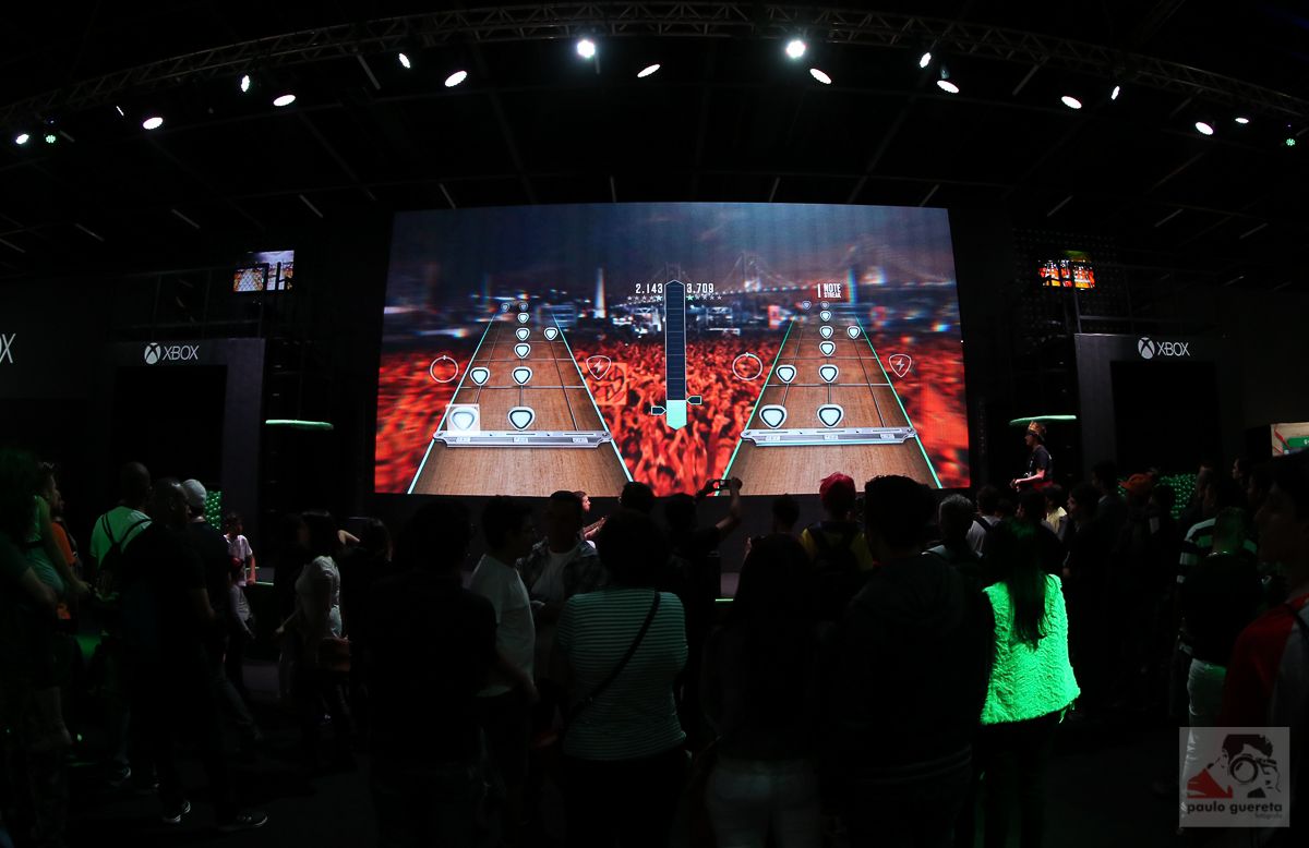 Large gaming arena and crowd at Brasil Game Show in 2016