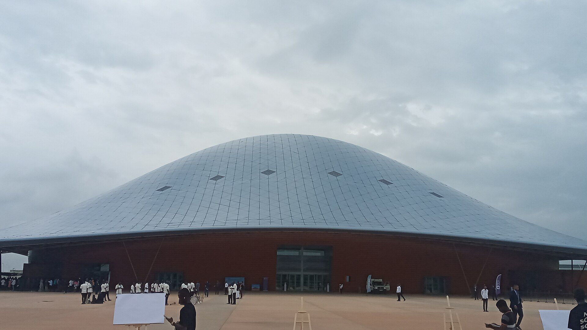 Authentic Abidjan exhibition and trade context