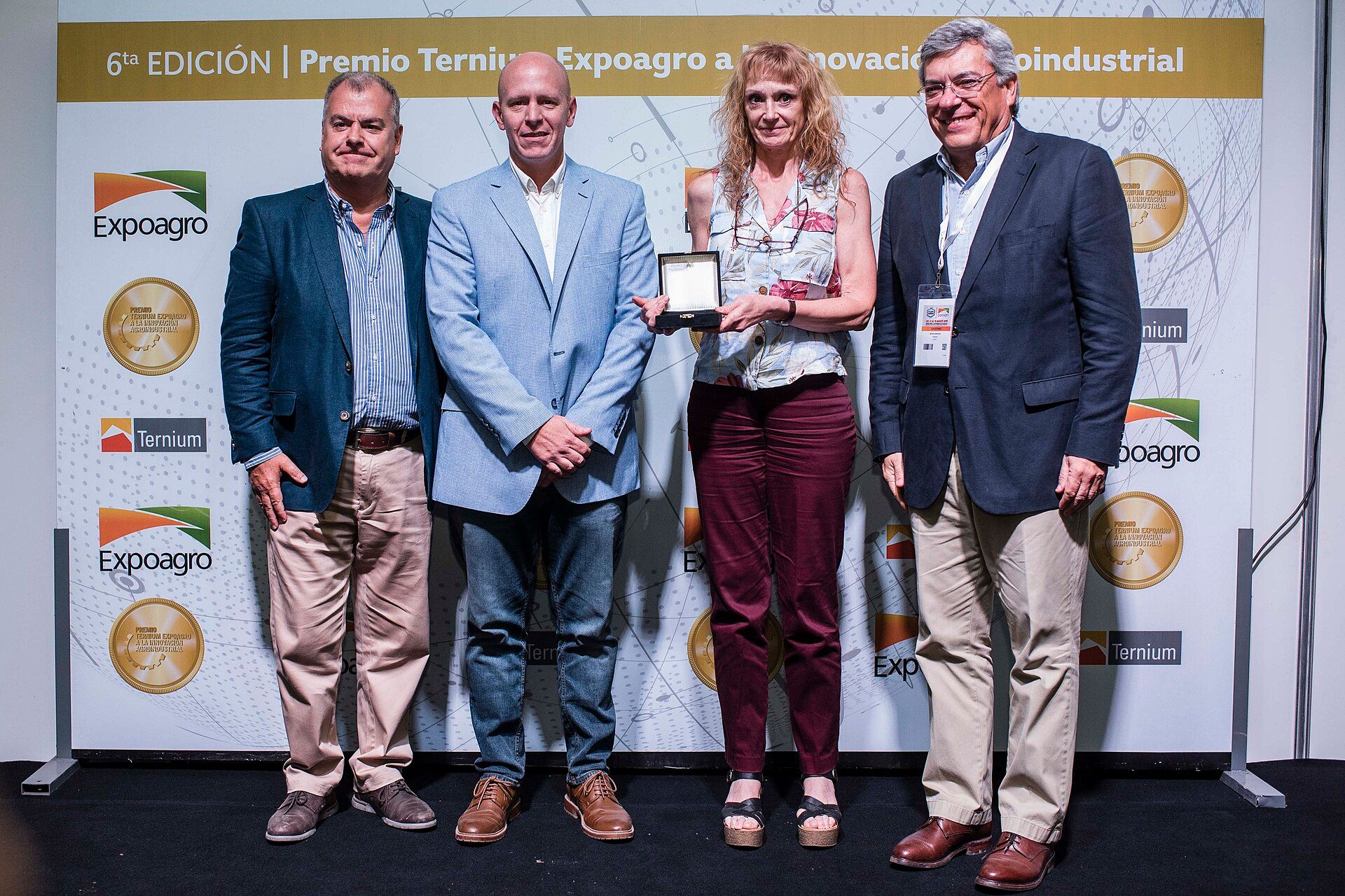 An agricultural innovation award presentation at Expoagro