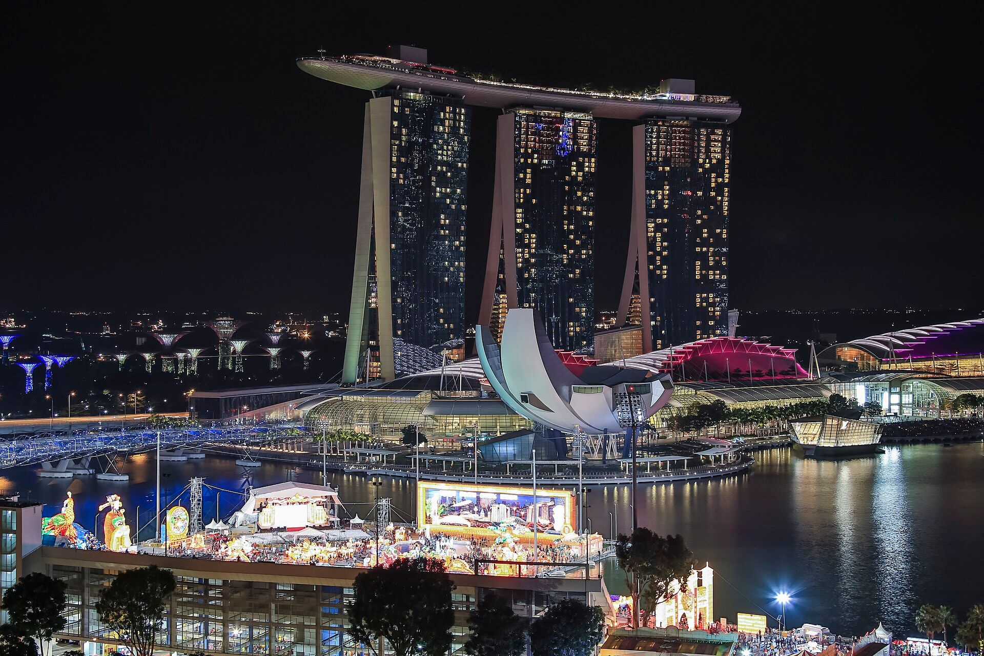 Marina Bay at night before the fireworks (city context)