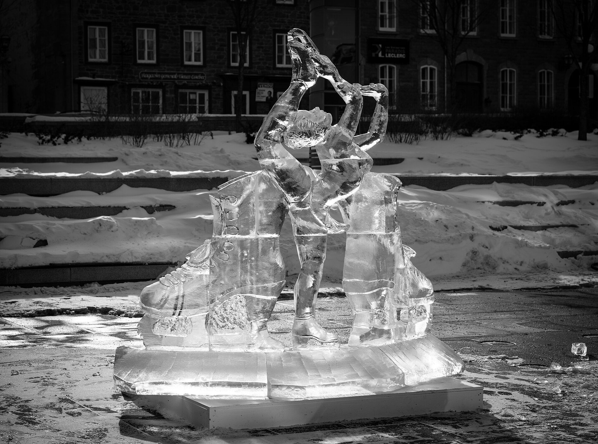 Detailed ice sculpture displayed in downtown Québec City