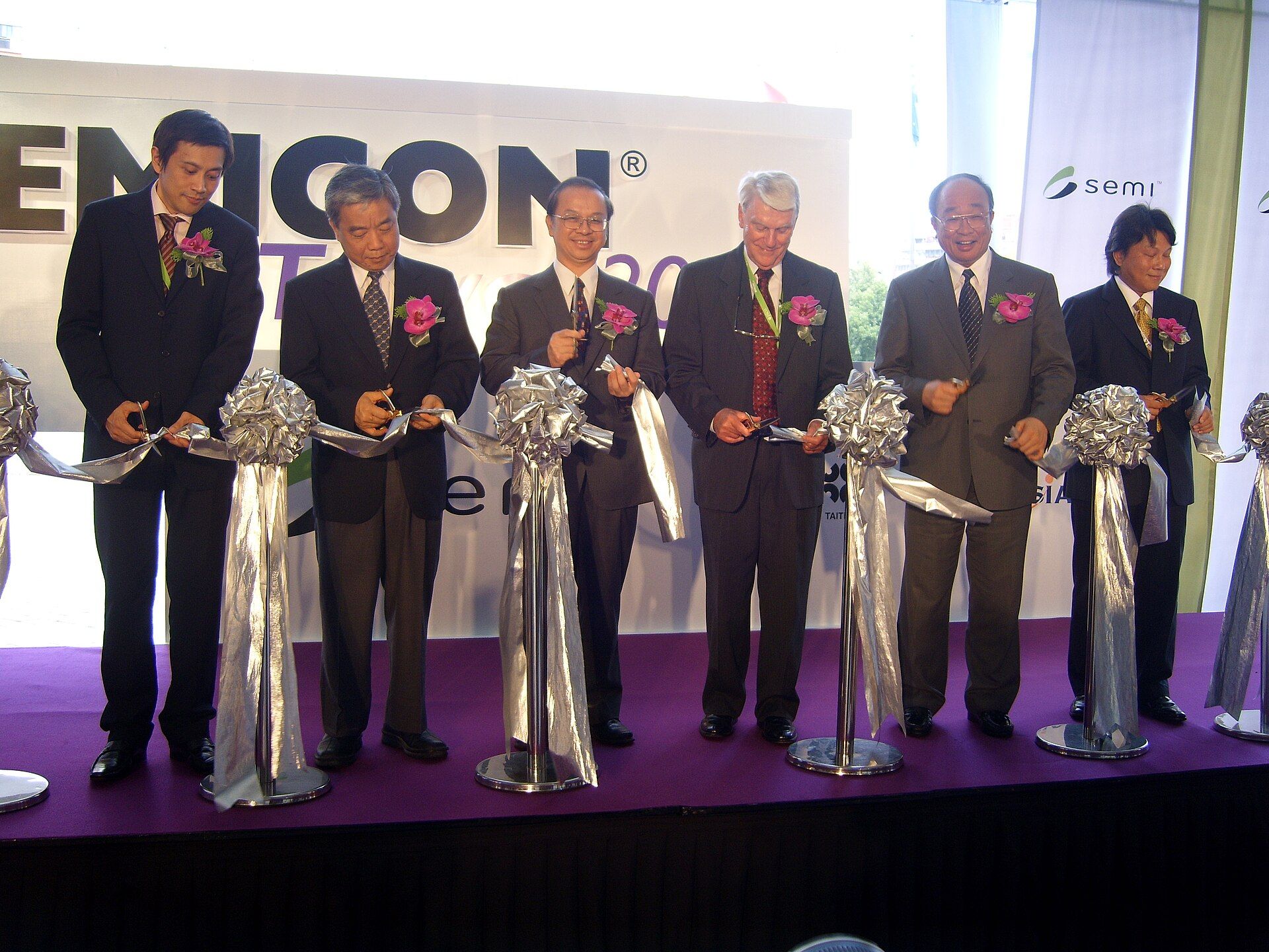 Officials cutting the ribbon at a SEMICON Taiwan opening ceremony